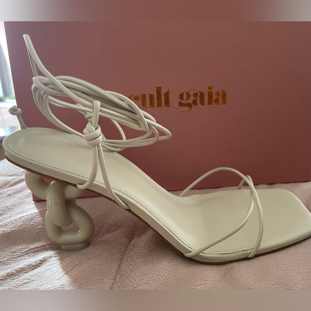 Cult Gaia Zadie Sandal off white